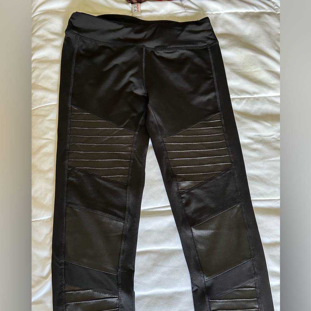 Electric yoga leggings